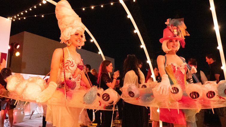 SohoBeachHouse_CirqueDuSoLou_LW3_P1830410
